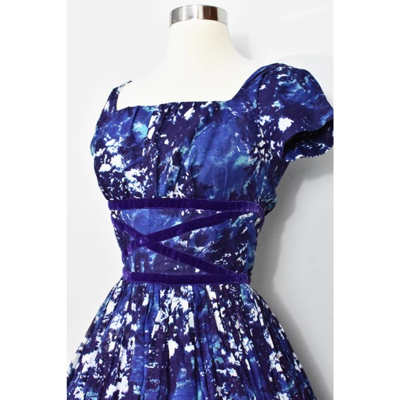 A Jane Parker Junior 50s Purple /Blue Patterned Dress with Velvet Waist Detail - Picture 5 of 7